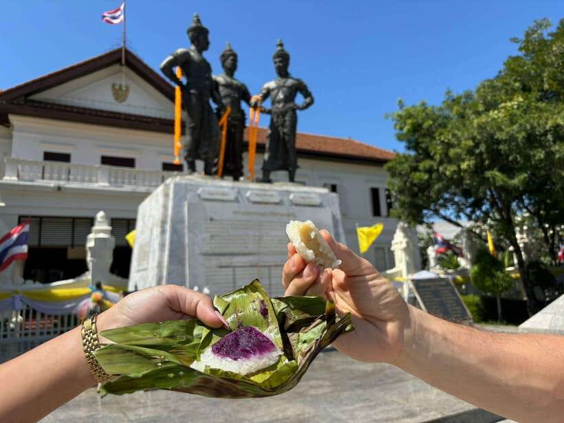 Chiang Mai: Walking Food Tour - Banana-leaf sticky rice for breakfast