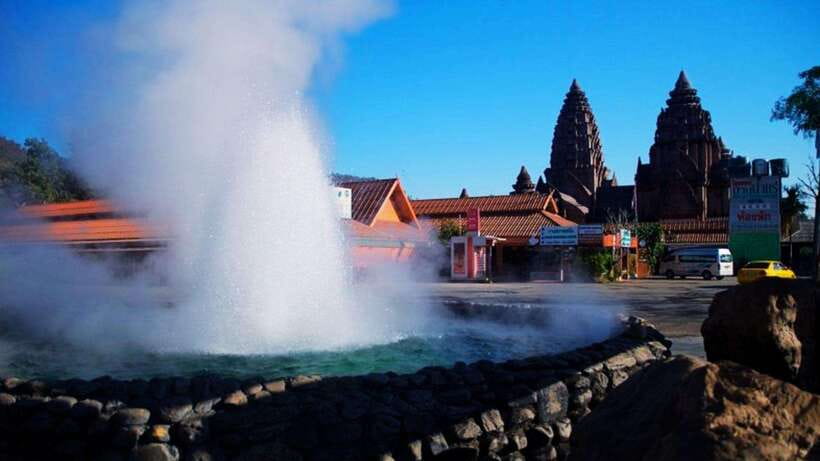 Chiang Mai: White, Blue & Big Buddha Temples in Chiang Rai - What $51 really buys you