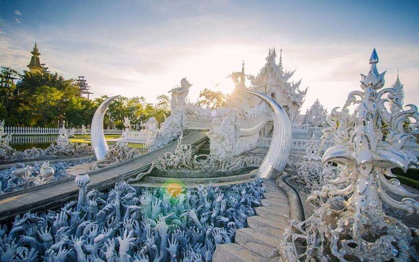 Chiang Mai: White, Blue & Big Buddha Temples in Chiang Rai - Guides, group size, and the human side