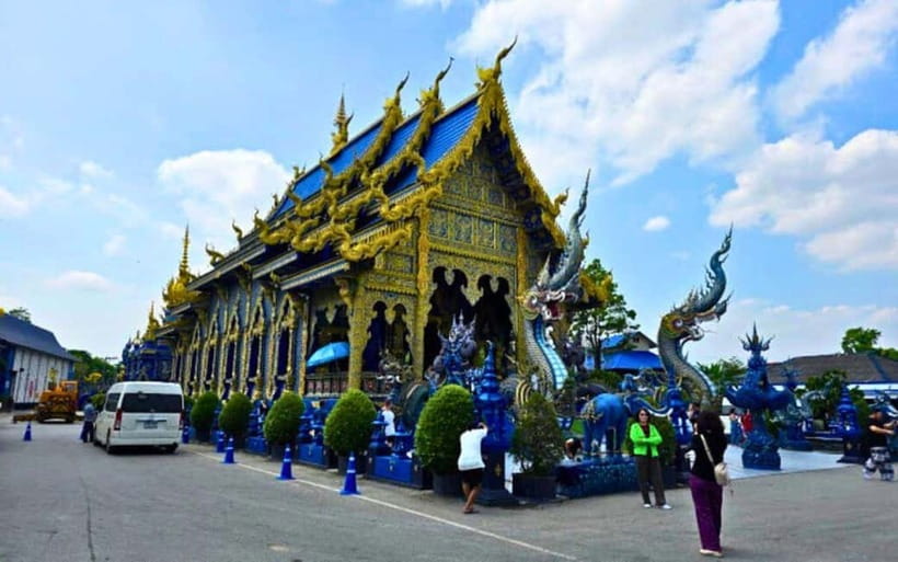 Chiang Mai: White & Blue Temples, Black House & Hill Tribes - The early pickup and the long northern road