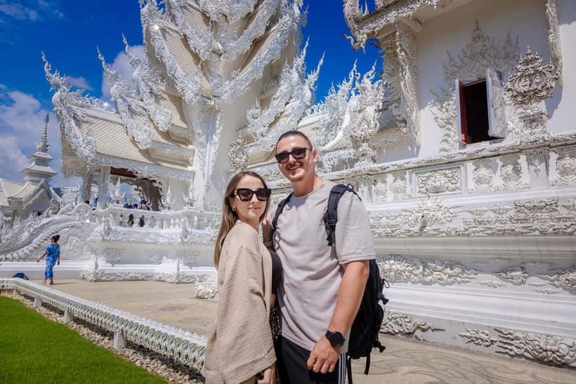 Chiang Mai: White, Red/Black & Blue Temples Tour with Lunch - The optional Karen long-neck village