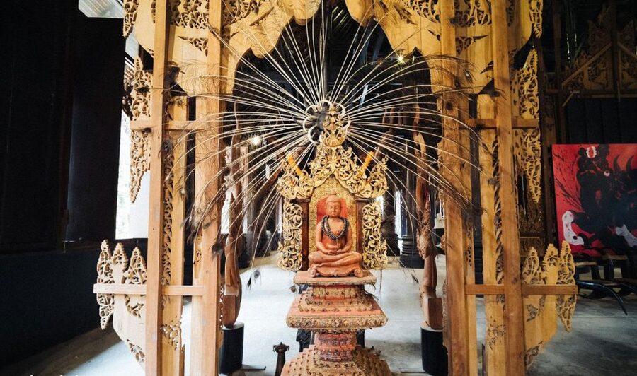 Chiang Mai: White, Red/Black & Blue Temples Tour with Lunch - Wat Rong Khun, Chiang Rai’s dazzling White Temple