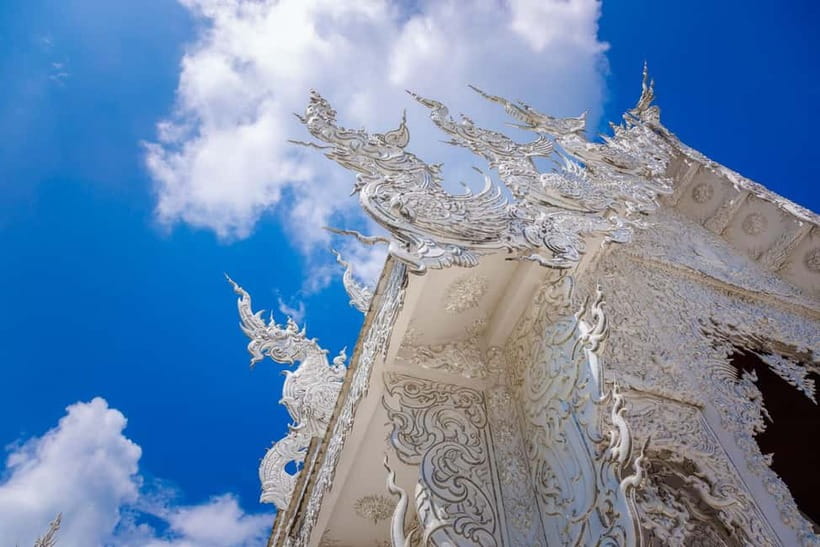 Chiang Mai: White, Red/Black & Blue Temples Tour with Lunch - Huay Pla Kang and its hilltop views