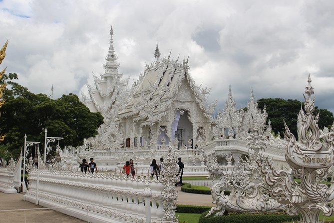 Chiang Rai Day Tour from Chiang Mai: White Temple & More w/ Lunch - The early pickup and the road north