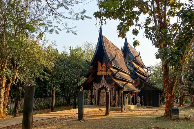 Chiang Rai Famed Temples and Golden Triangle Tour from Chiang Mai - Wat Rong Suea Ten, Chiang Rai’s Blue Temple