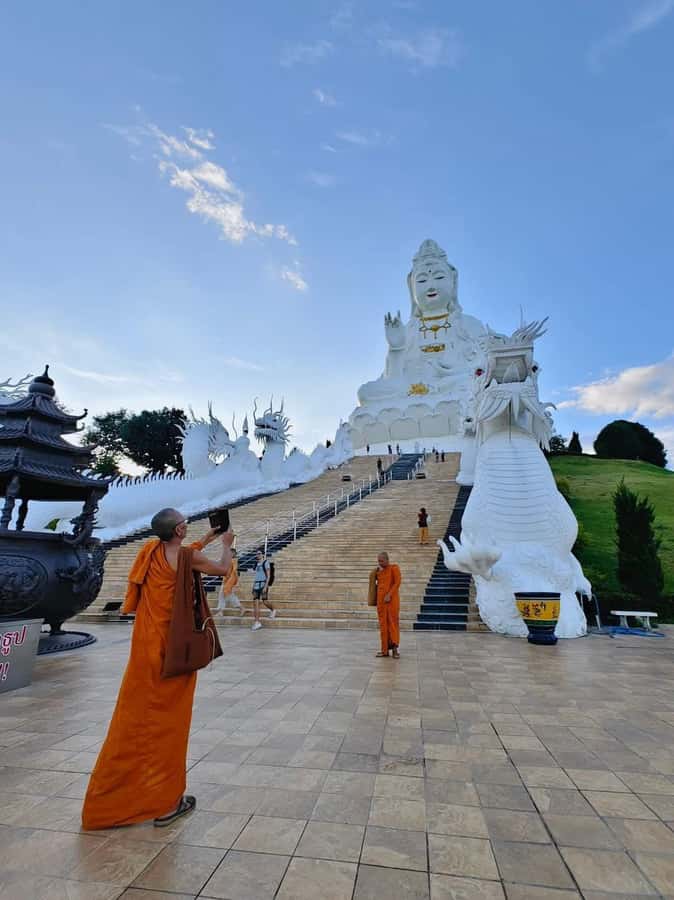 Chiang Rai IG Lalitta Cafe and White, Blue, Red Temples Tour - Thai lunch and the middle of the day