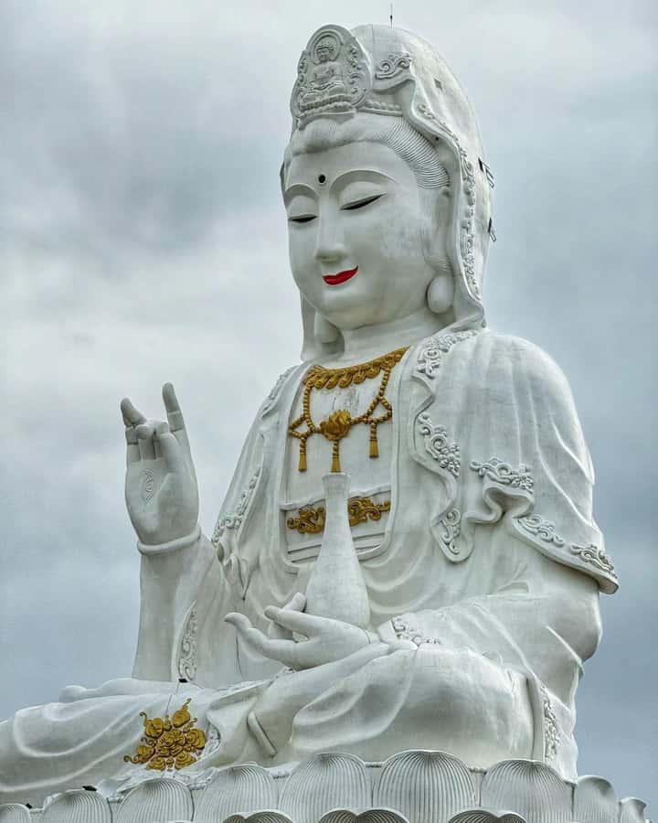 Chiang Rai IG Lalitta Cafe and White, Blue, Red Temples Tour - Wat Rong Suea Ten, Chiang Rai’s Blue Temple