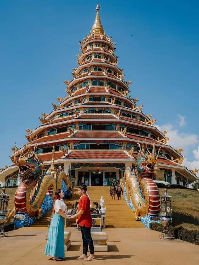 Chiang Rai IG Lalitta Cafe and White, Blue, Red Temples Tour - What the guide adds to the day