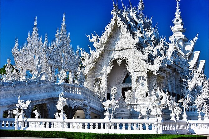 Chiang Rai Temples Private Tour from Chiang Mai - All Inclusive - Lunch in Chiang Rai keeps the day simple