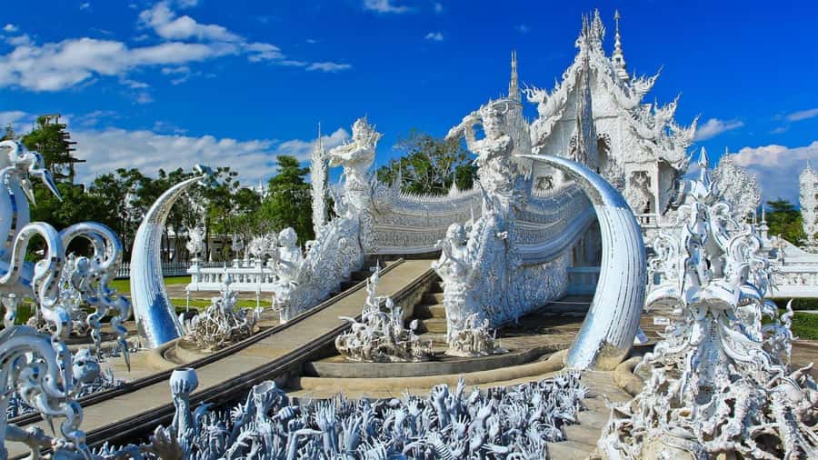 Chiang Rai White, Blue, Red 3 Temples Tour - Temple etiquette and comfort tips