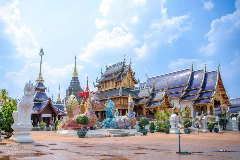 Chiangma: Wat ban den, Blue Temple & Sticky Waterfall. - Wat Ban Den and its twelve zodiac pagodas