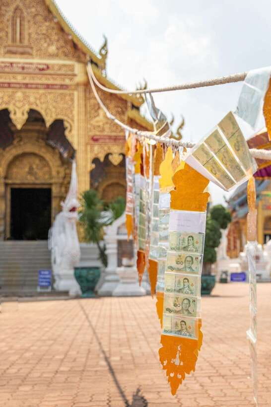 Chiangma: Wat ban den, Blue Temple & Sticky Waterfall. - How Sticky Waterfall gets its name