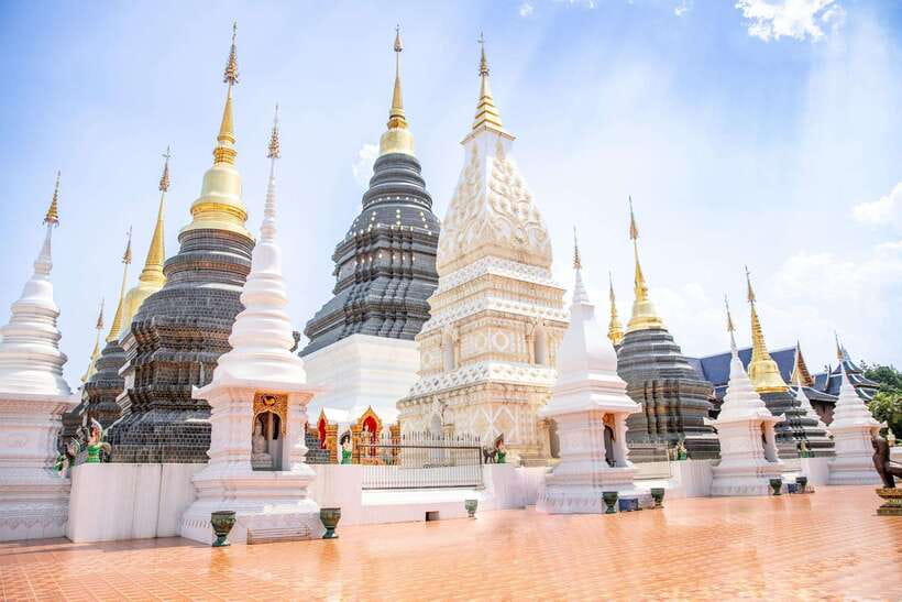 Chiangma: Wat ban den, Blue Temple & Sticky Waterfall. - What to pack for temple and waterfall