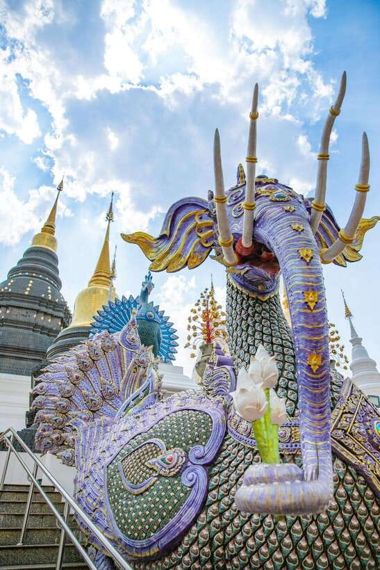 Chiangma: Wat ban den, Blue Temple & Sticky Waterfall. - The short trail to the Seven-Colored Fountain