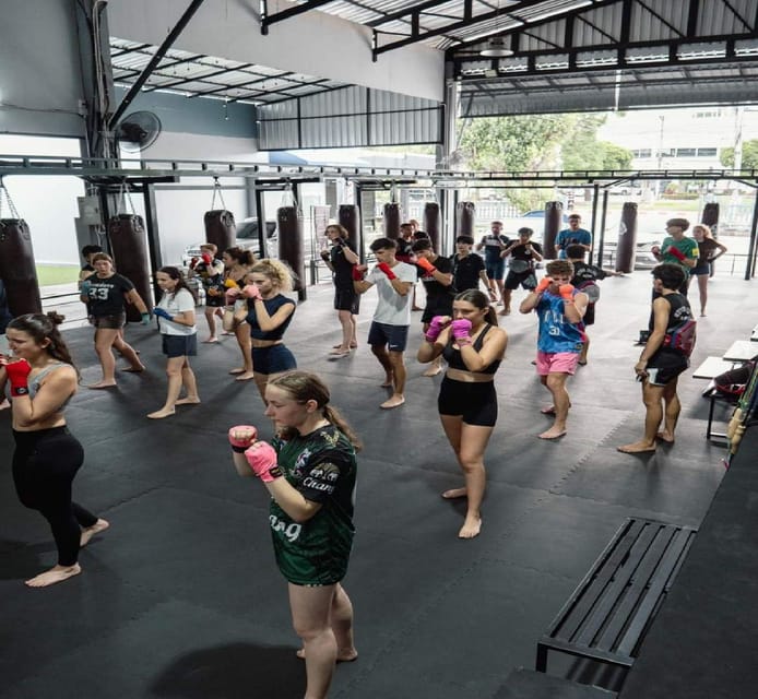 Chiangmai : Muay Thai Training academy - Meeting opposite Buak Hard public park