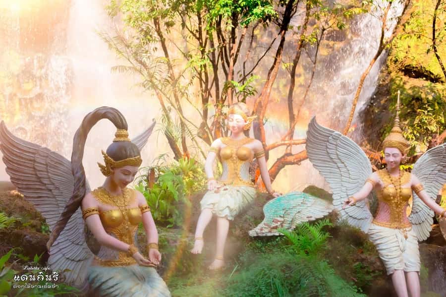 Chiangmai to Chiangrai: 3 Temples, Hot Springs& Lalitta Cafe - The optional Karen village and a difficult cultural question