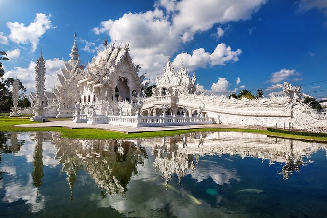 Chiangmai to White Temple, Blue Temple & Black museum - Why this Chiang Rai day trip works