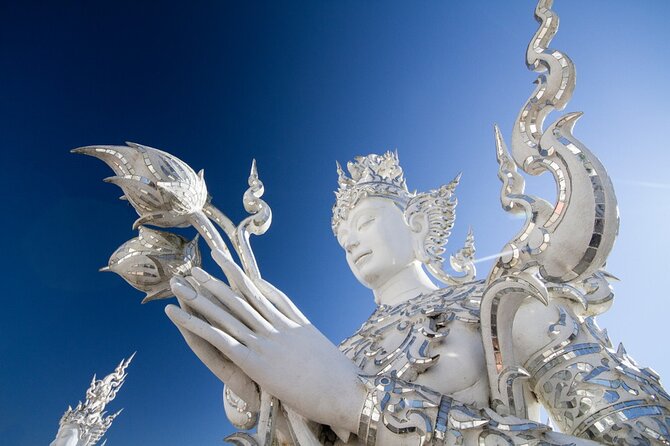 Chiangmai to White Temple, Blue Temple & Black museum - Who should book this Chiang Rai excursion