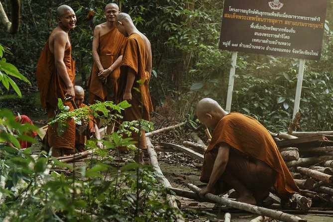 City Escape: Doi Inthanon & Karen Village Private Day Trip - Starting with a 90-minute private drive