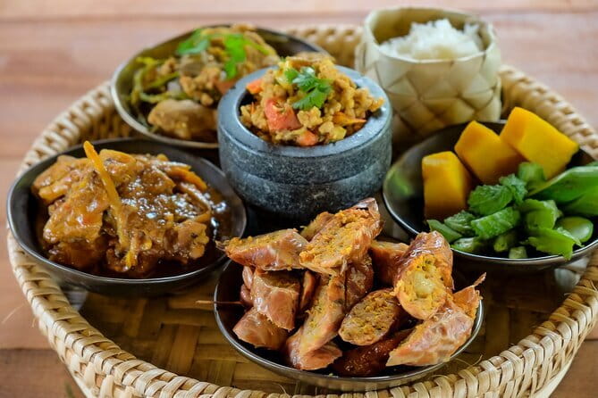 Cook Local Northern Thai Food in Traditional House - Five dishes from northern sausage to young jackfruit