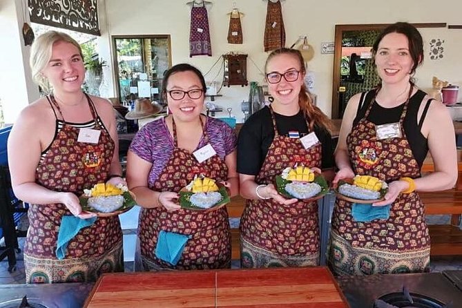 Cooking Evening Class Chiang Mai Visit Organic Garden and Market - Choosing your six dishes