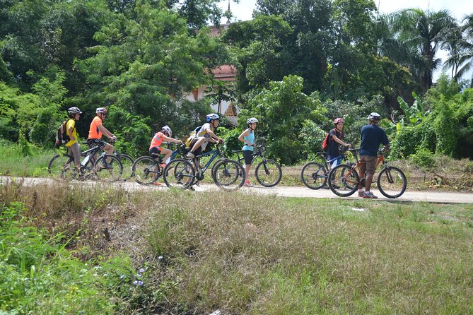 Cycling tour and Buatong waterfall - Lunch, snacks, and what the $81 price covers