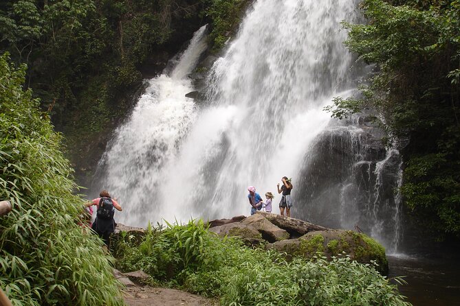 Doi Inthanon National park and 2 hours hiking with private tour - The summit and Ang Ka Nature Trail show a cooler side of Thailand