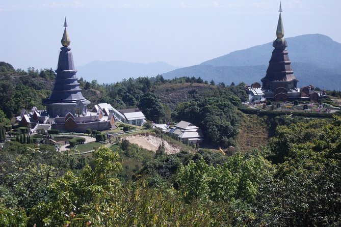 Doi Inthanon National Park - Thailand's Highest Peak - Wat Phra That Si Chom Thong sets the cultural tone