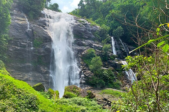 Doi Inthanon Private Trek & Lunch Tour from Chiang Mai - Twin royal pagodas and the high mountain views