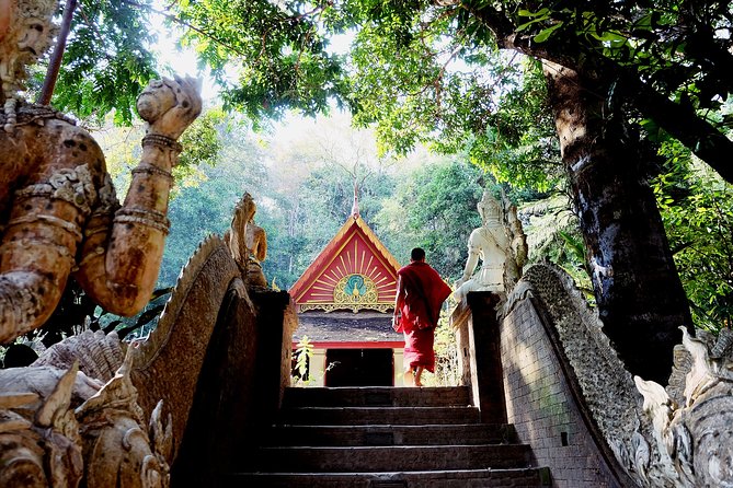 Doi Suthep and Wat Pha Lat Sunrise Private Tour – Half Day - How much the guide affects the experience