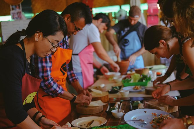 Evening Thai cooking class - What the small group changes