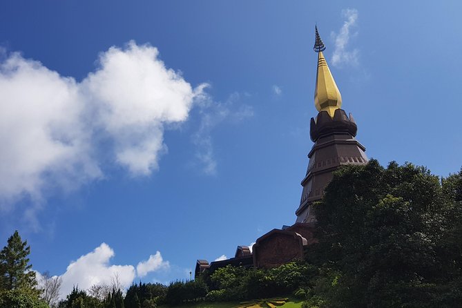 Fantastic! Famous Doi Inthanon National park tour with 2hr trekking - The twin pagodas and their mountain setting