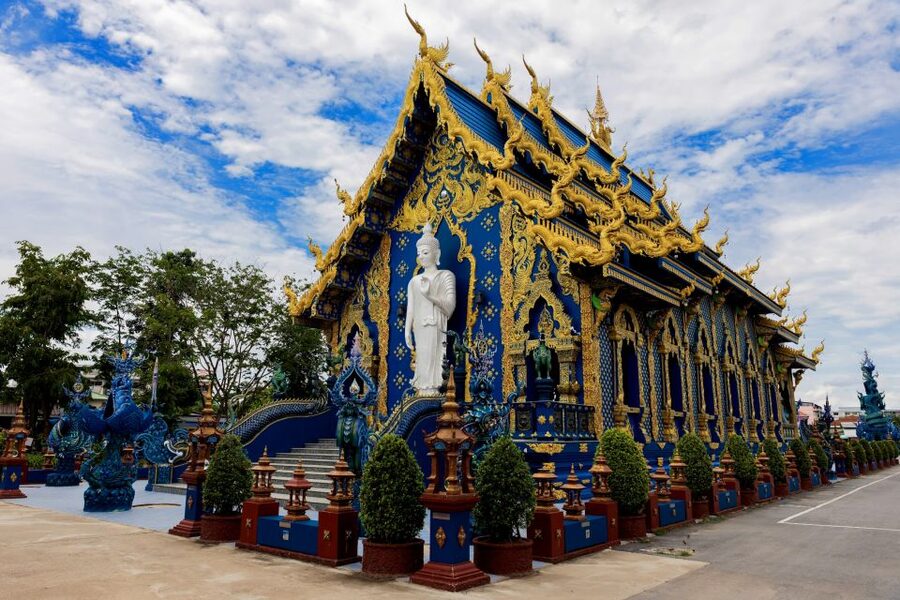 From Chiang Mai: Chiang Rai's Temples Exploration Day Trip - Finding a darker mood at the Blue Temple