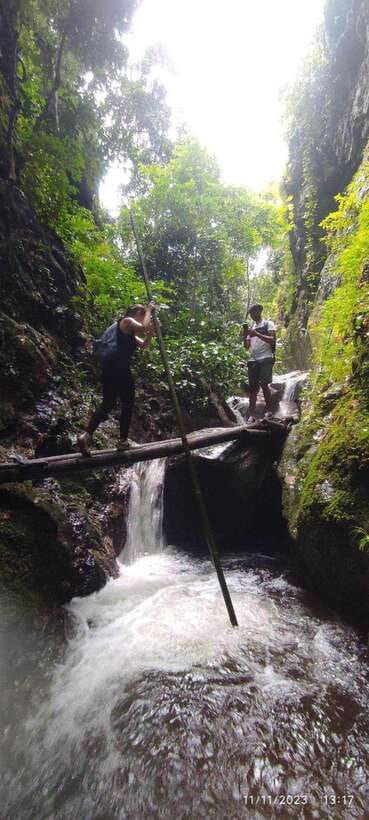 From Chiang Mai: Doi Saket Hiking Tour with Lunch - Lunch beside the waterfall