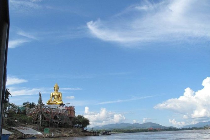 From Chiang Mai: White and Blue Temple & Golden Triangle Day Trip - The 6:00 am departure and the long road north