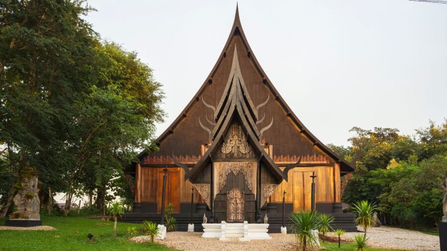 From Chiang Mai: White Temple, Blue Temple & Black House - Lunch is convenient, but keep expectations modest