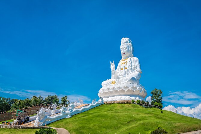 Full Day Chiang Rai 3 Temples White, Blue,Big Bhudha Temples - Wat Huay Pla Kang and the giant Guan Yin statue