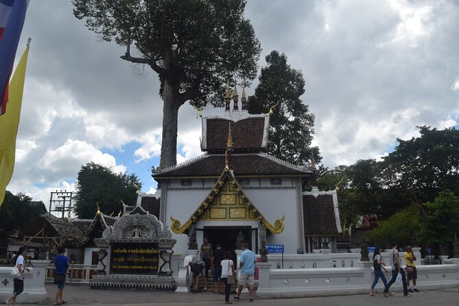 Half Day Chiang Mai City and Cultural by TukTuk, Samlor & Red car (Private Tour) - Wat Chedi Luang: The Tour’s Main Temple Visit