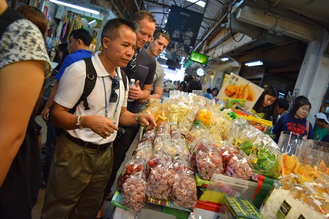 Half Day Chiang Mai City and Cultural by TukTuk, Samlor & Red car (Private Tour) - What the Guide Adds to a Short Tour