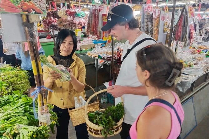 Half Day Chiang Mai Cooking Class and Market Taste Tour - What the meal is like afterward