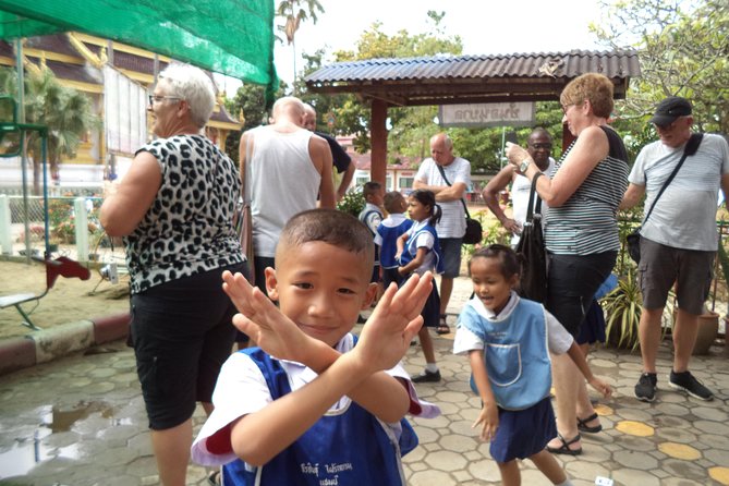 Half-Day Colors of Chiang Mai Biking Tour - Pottery, bakeries, and the small details of the ride