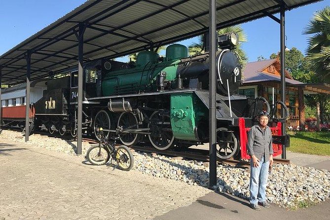 Half-day E-bike Nam Phrae (hilly, fully paved roads, GUIDED) - Wat Ton Kwen and the temple finish