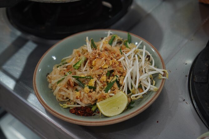 Half Day Guided Thai Cooking Class in Chiang Mai - Choosing your menu and adjusting the heat