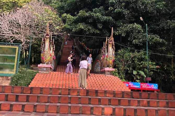 Half Day Morning Wat Pha Lat & Wat Phra That Doi Suthep Tour - Key points before you book