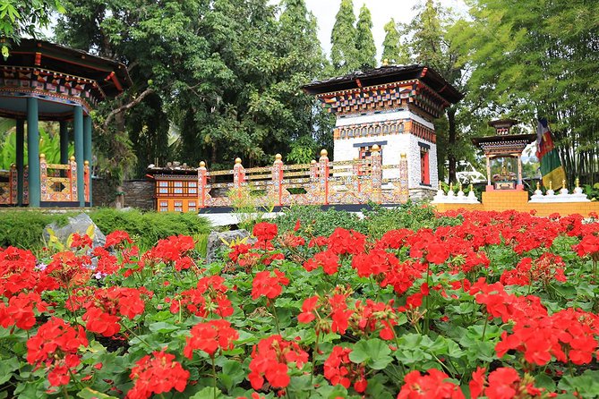 Half Day Phra That Doi Kham Temple and Royal Park Rajapruek (Private Tour) - Two Chiang Mai sights with very different moods