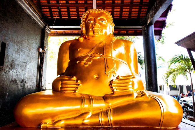 Half-Day Private Night Tour by Tuk Tuk in Chiang Mai City - Muang Mai or Warorot Market after dark