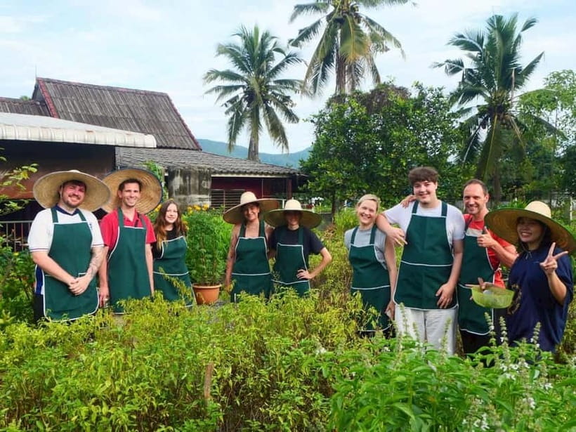 Half-Day Thai Cooking Class on a Local Farm Near Chiang Mai - What makes the teaching style work