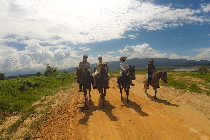 Horse Lesson+Riding+Wat Tonkwen wooden temple.Chiangmai - Wat Ton Kwen: a quiet wooden temple stop