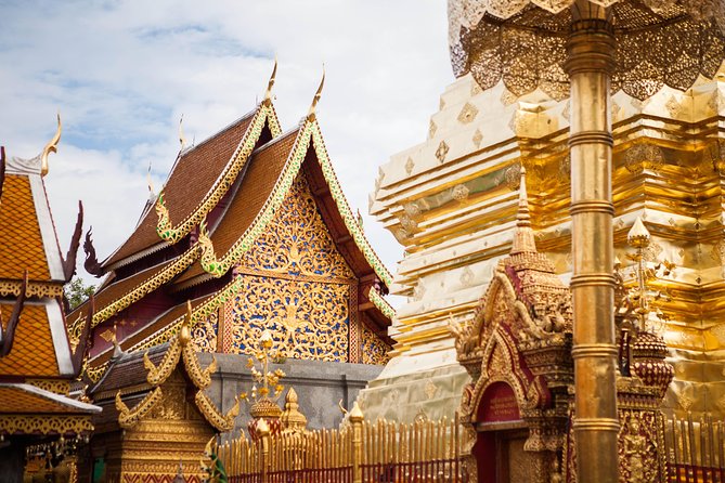 Iconic Half-Day Landmarks & Temples of Chiang Mai - Wat Chedi Luang and the old city’s religious center