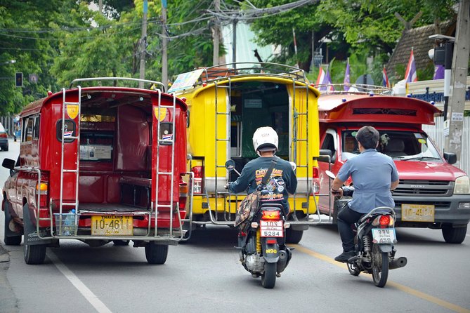 Iconic Half-Day Landmarks & Temples of Chiang Mai - Wat Phan Tao and Lanna teakwood design